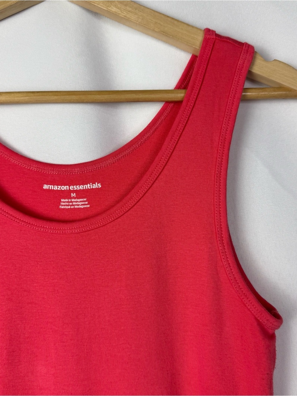 Amazon Essentials Red Scoop Neck Basic Tank Top M - Picture 4 of 4